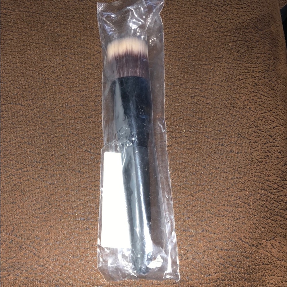BareMinerals Smoothing Face Brush **New**